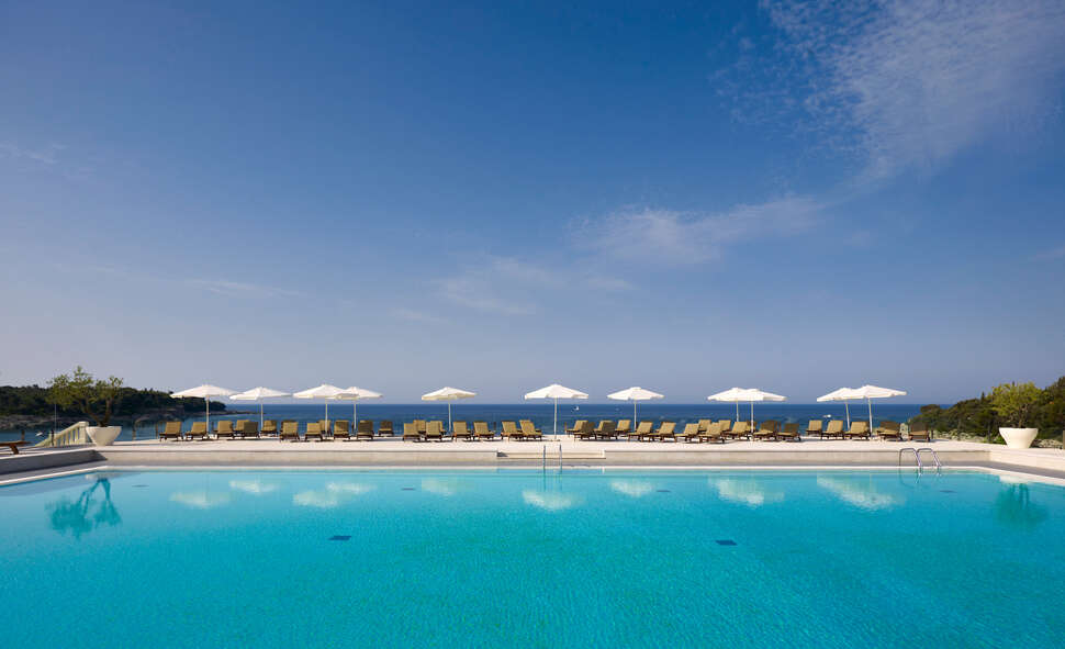 Een foto van het zwembad bij Verudela Beach & Villa Resort