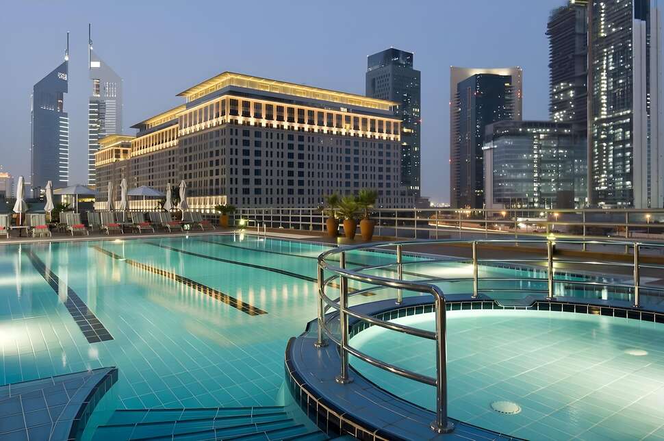 Ein Foto vom Pool im Rose Rayhaan by Rotana