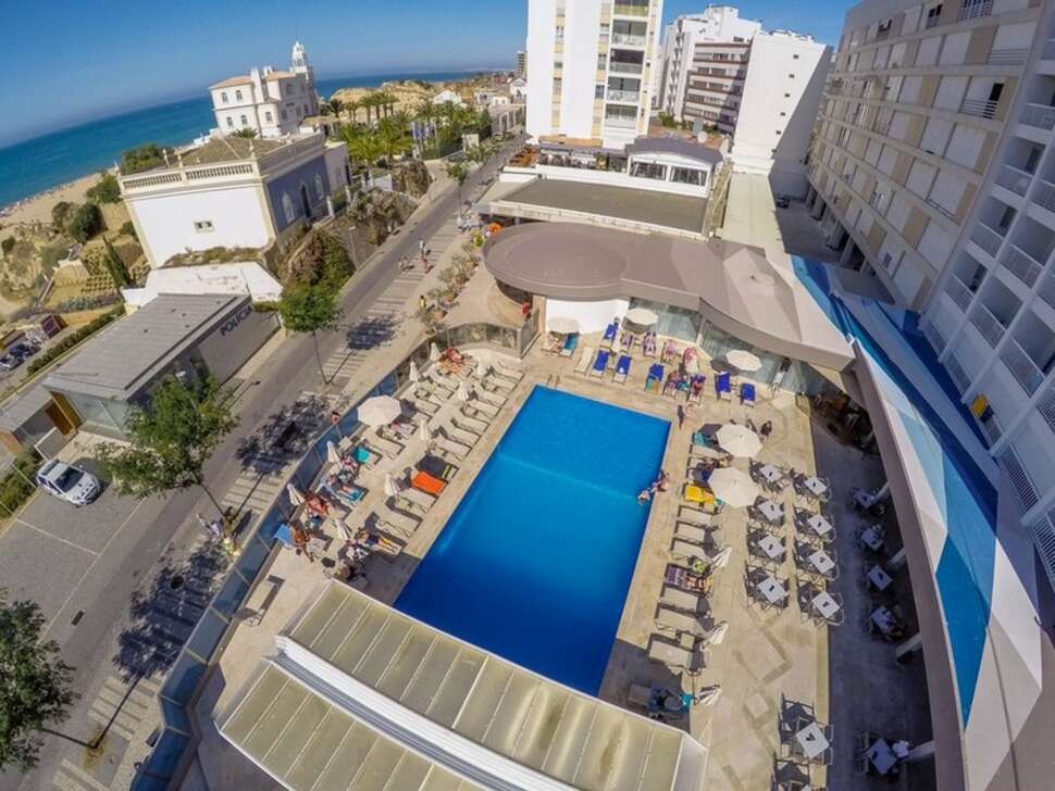 Een foto van het zwembad bij Jupiter Albufeira Hotel