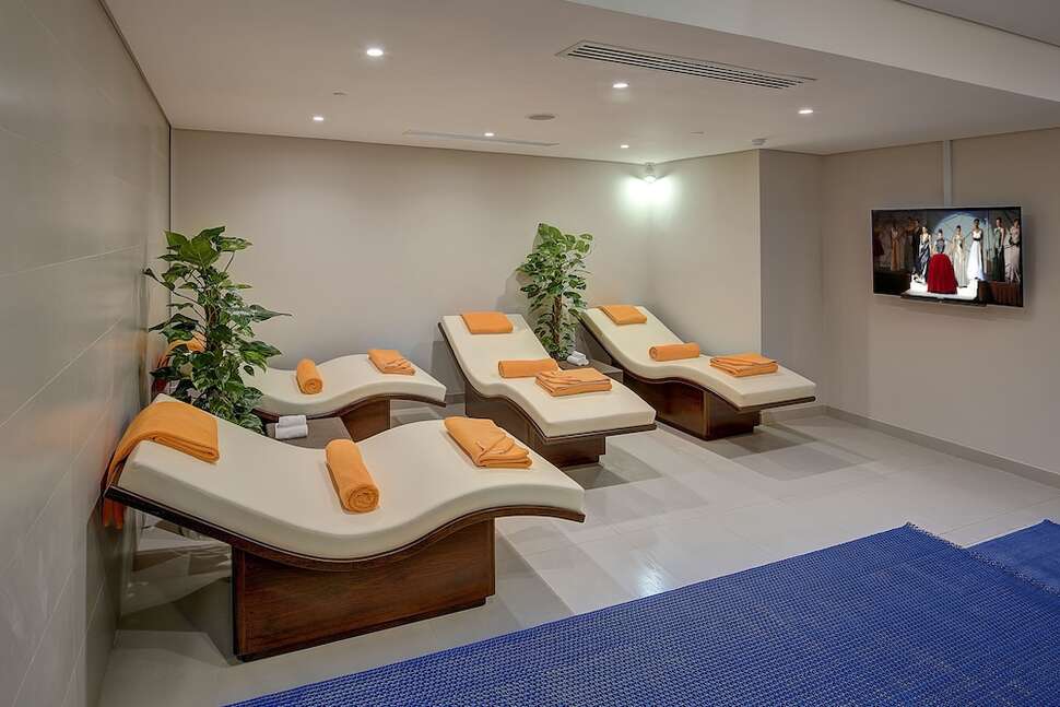Een foto van Al Khoory Atrium Hotel