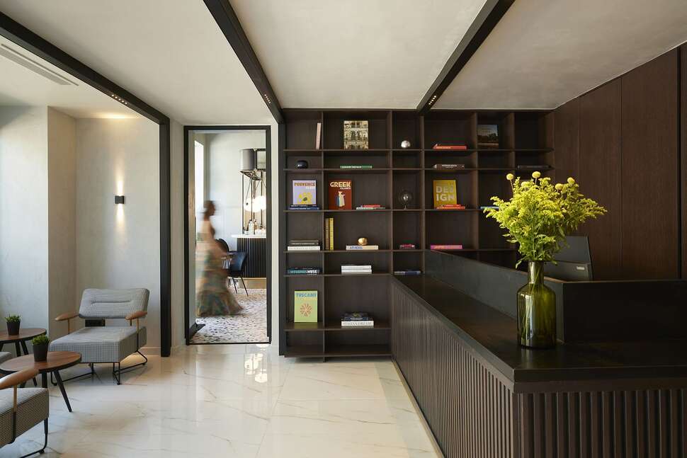 Een foto van The Port Square Hotel