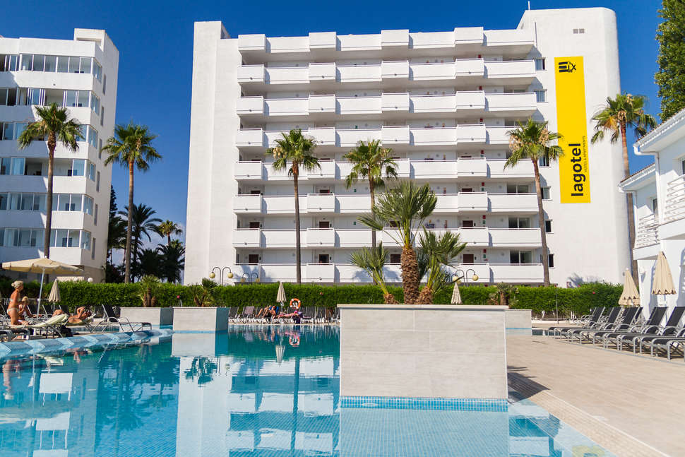 Een foto van het zwembad bij Eix Lagotel Holiday Resort