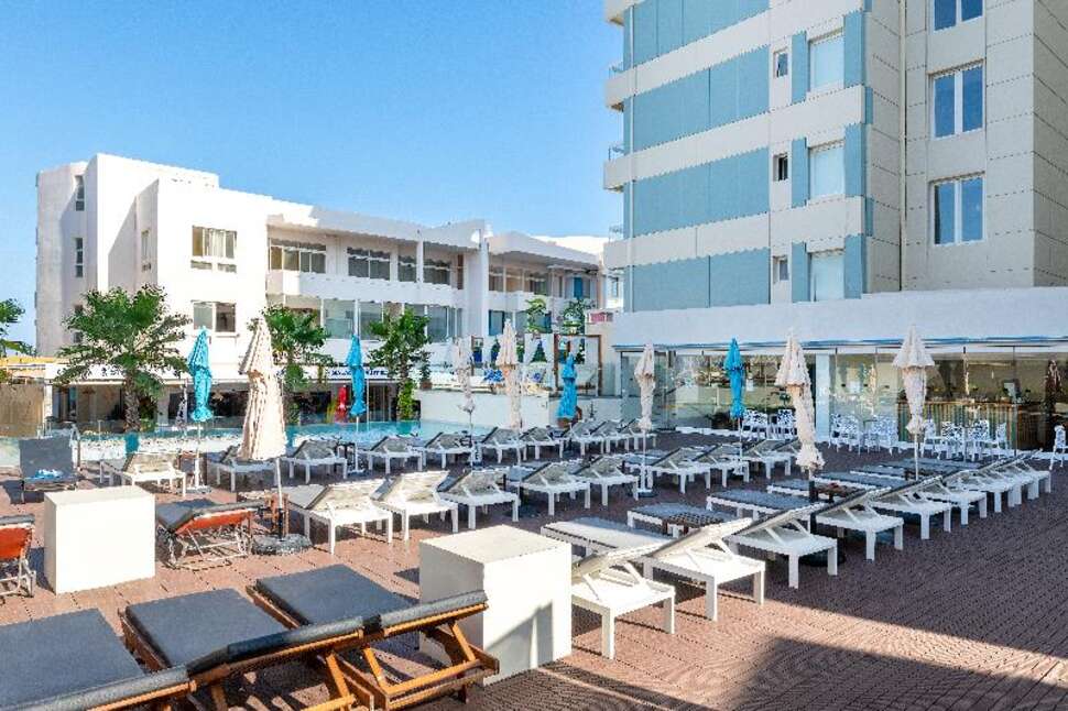 Een foto van het zwembad bij Arte Hotel