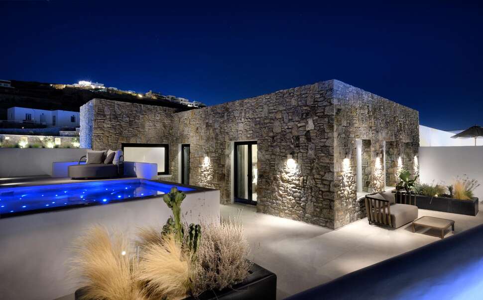 Een foto van de buitenkant van Aeonic Suites & Spa