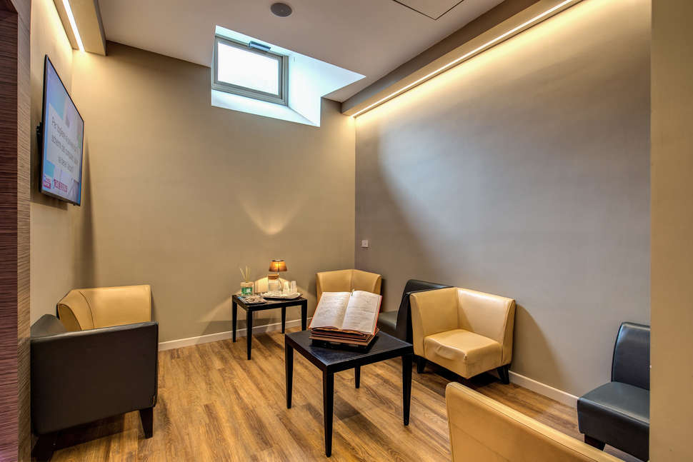 Een foto van het interieur van Al Manthia Hotel