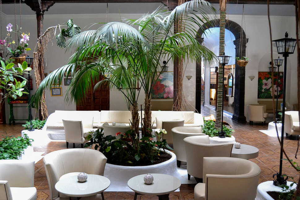 Een foto van het interieur van Hotel Monopol