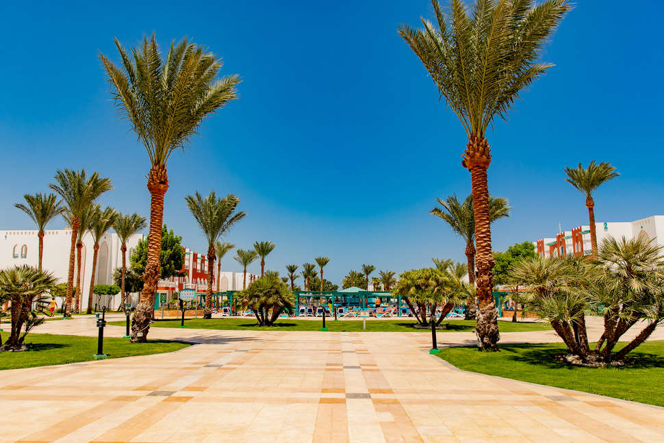 Een foto van de buitenkant van Sunrise Garden Beach Resort