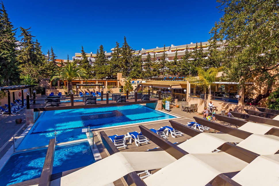 Een foto van het zwembad bij Hotel Balaia Mar