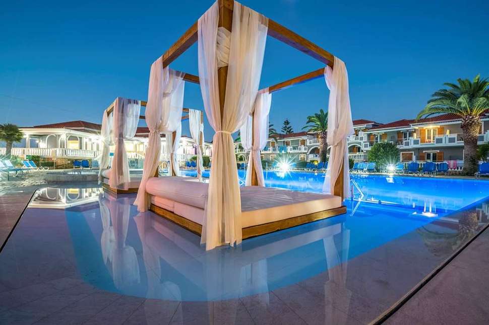Een foto van het zwembad bij Golden Sun Hotel