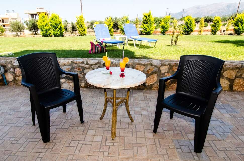Een foto van het terras bij Real Palace