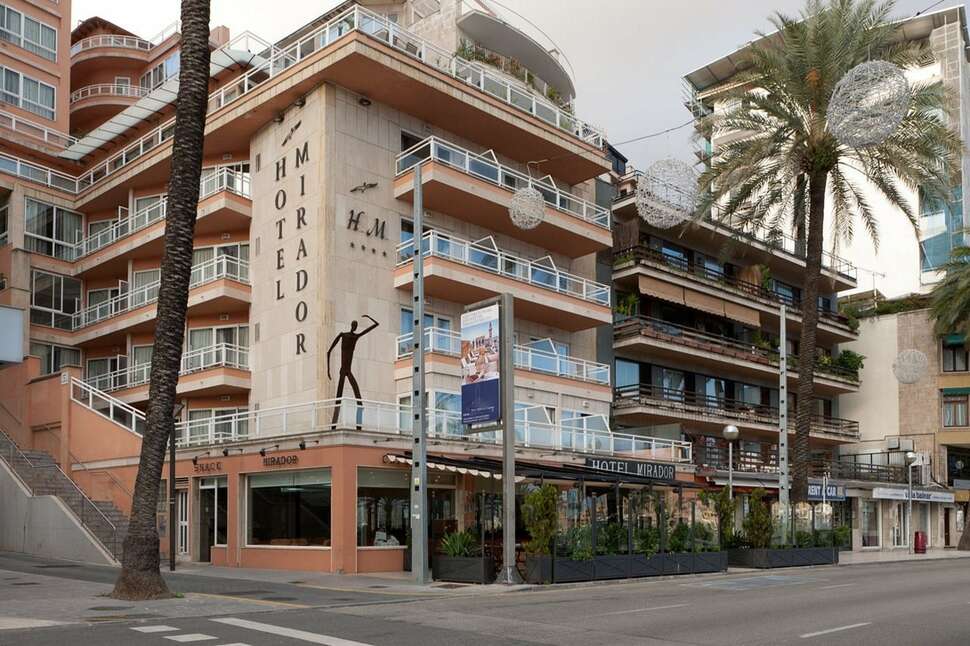 Een foto van de buitenkant van Hotel Mirador
