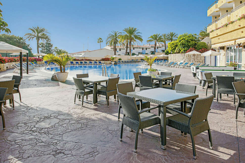 Een foto van het terras bij Ole Tropical Tenerife