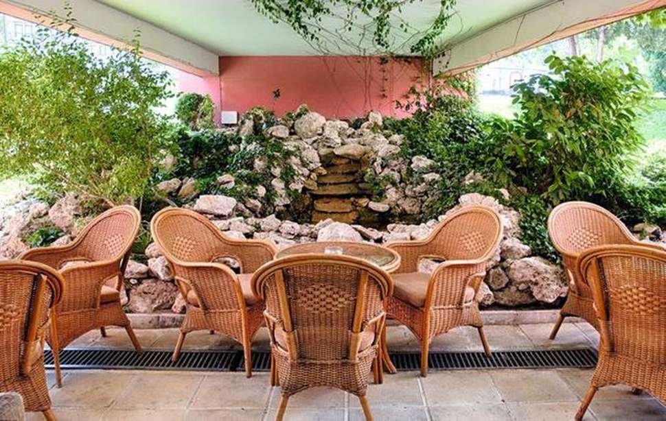Een foto van het terras bij Park Hotel Odessos