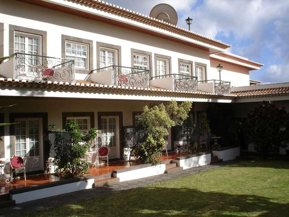 Een foto van de buitenkant van Quinta Da Penha de Franca & Penha de Franca Mar