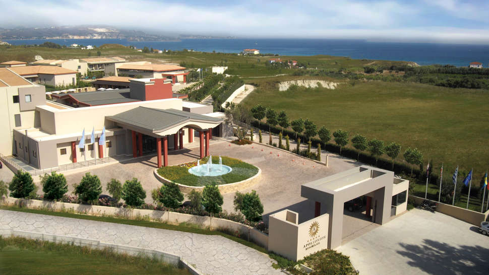 Een foto van de buitenkant van Apollonion Asterias Resort & Spa