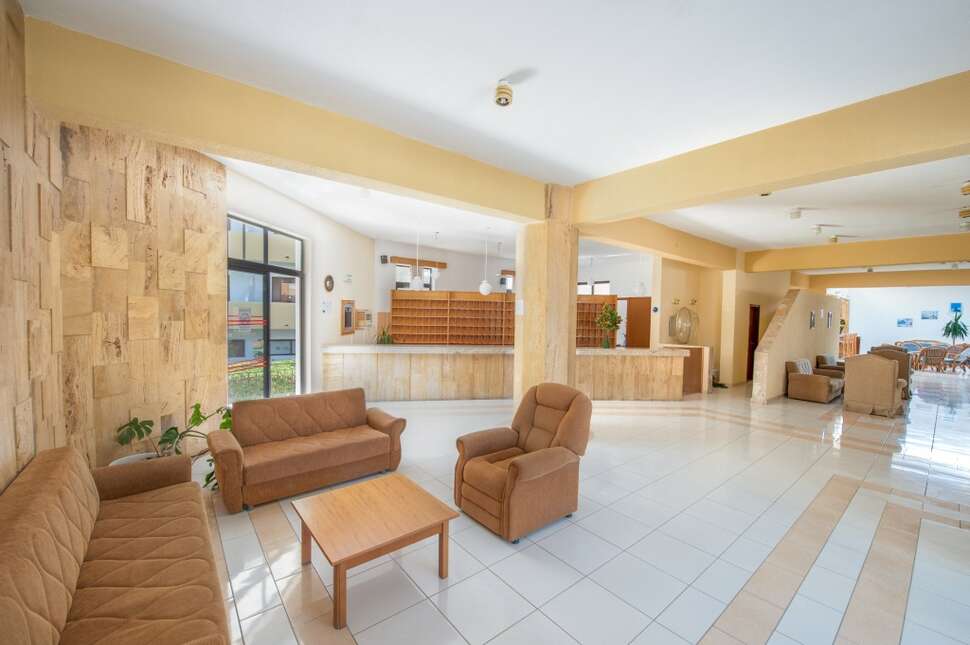 Een foto van het interieur van Aegean Bay Hotel