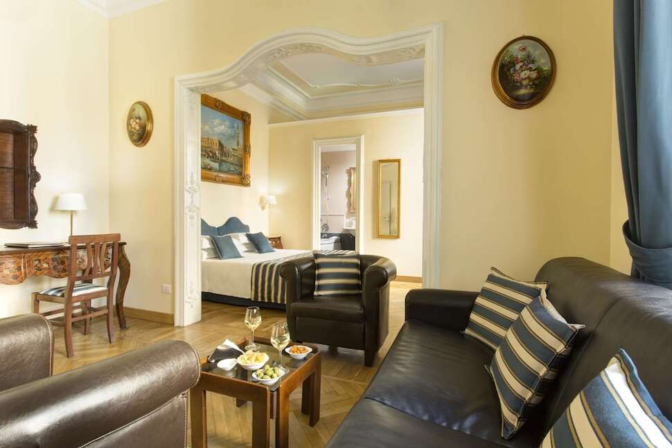Ein Foto Golden Tulip Rome Piram