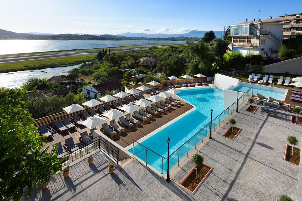 Ein Foto vom Pool im The Royal Grand Hotel