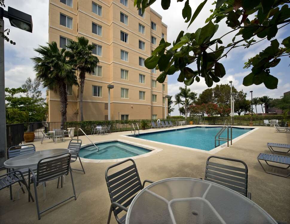 Ein Foto Homewood Suites Miami Airport Blue Lagoon