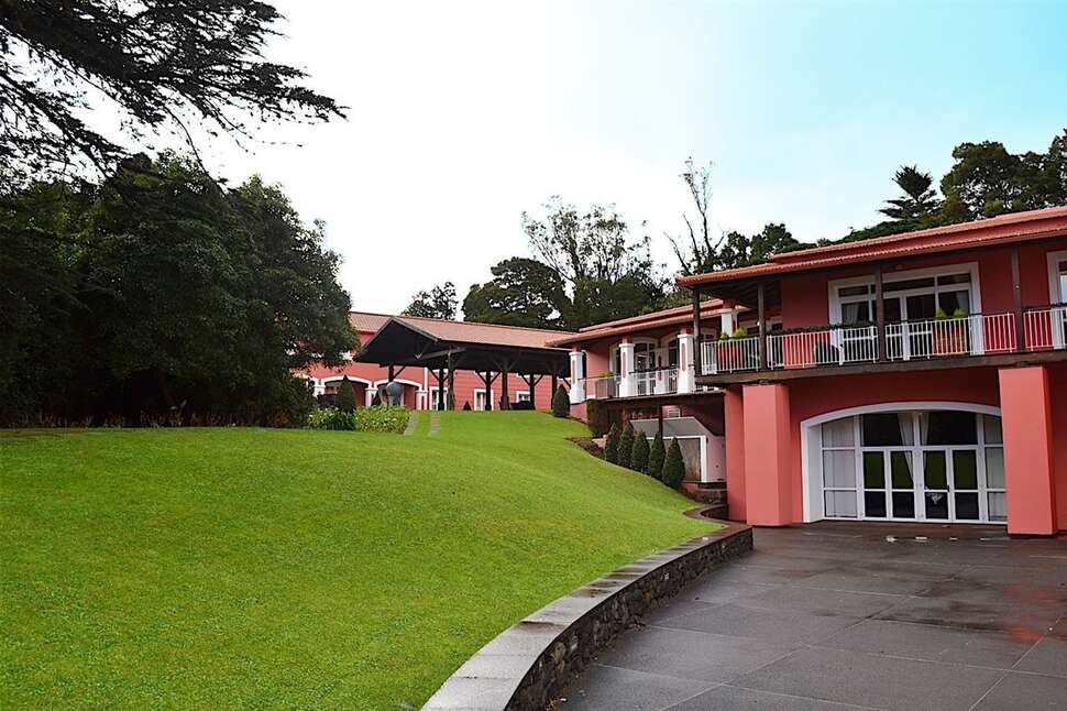 Ein Foto von der Außenansicht des Enotel Golf - Santo da Serra