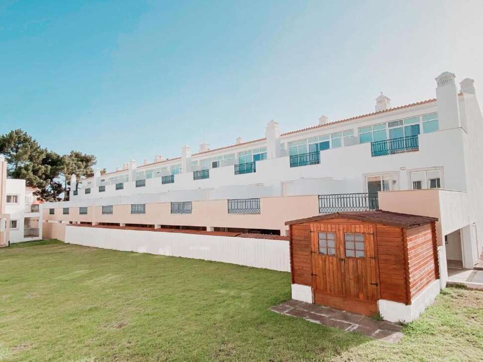 Een foto van de buitenkant van Smy Santa Eulalia