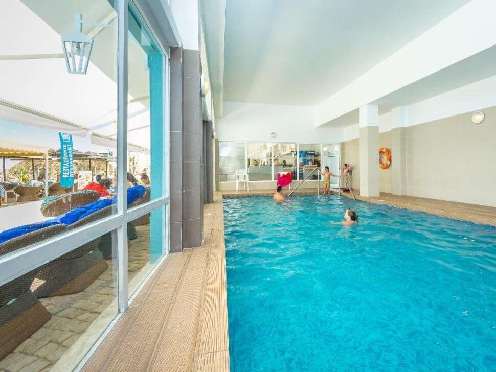 Een foto van het zwembad bij Hotel Sol e Mar
