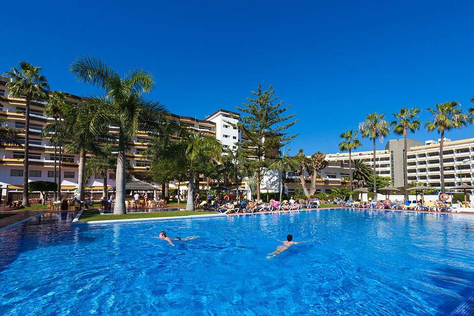 Een foto van het zwembad bij Blue Sea Hotel Puerto Resort