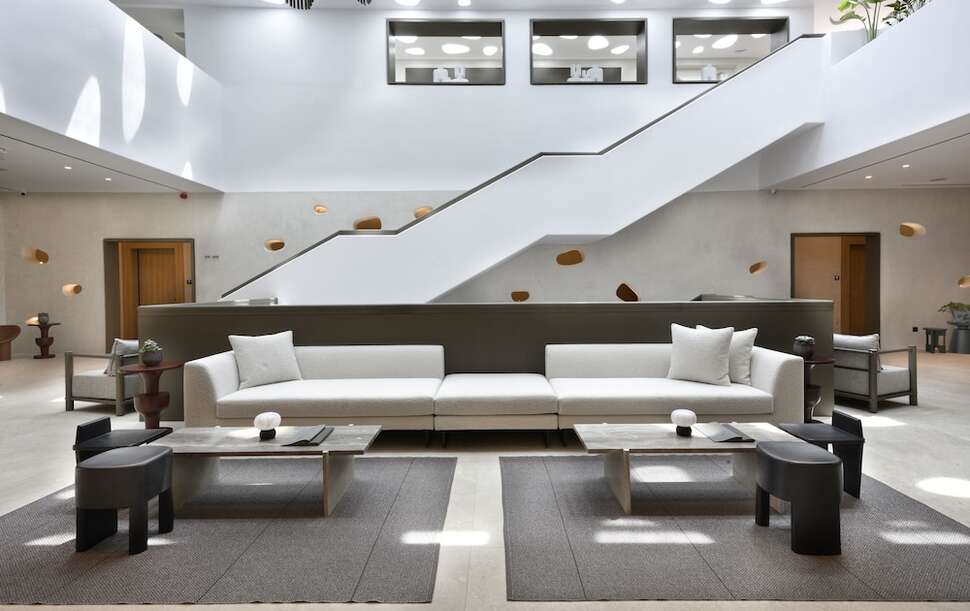 Een foto van het interieur van Aeonic Suites & Spa