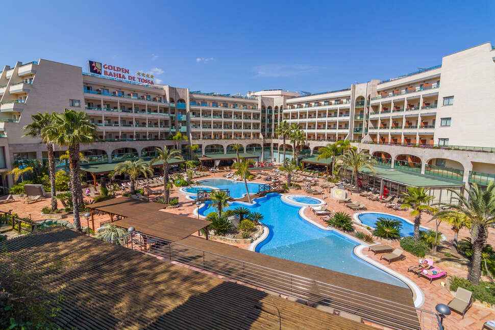 Ein Foto von der Außenansicht des Golden Bahia de Tossa & Spa