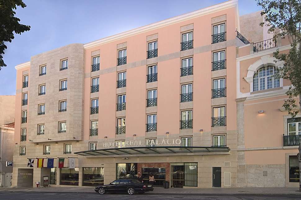 Ein Foto von der Außenansicht des Real Palacio Hotel