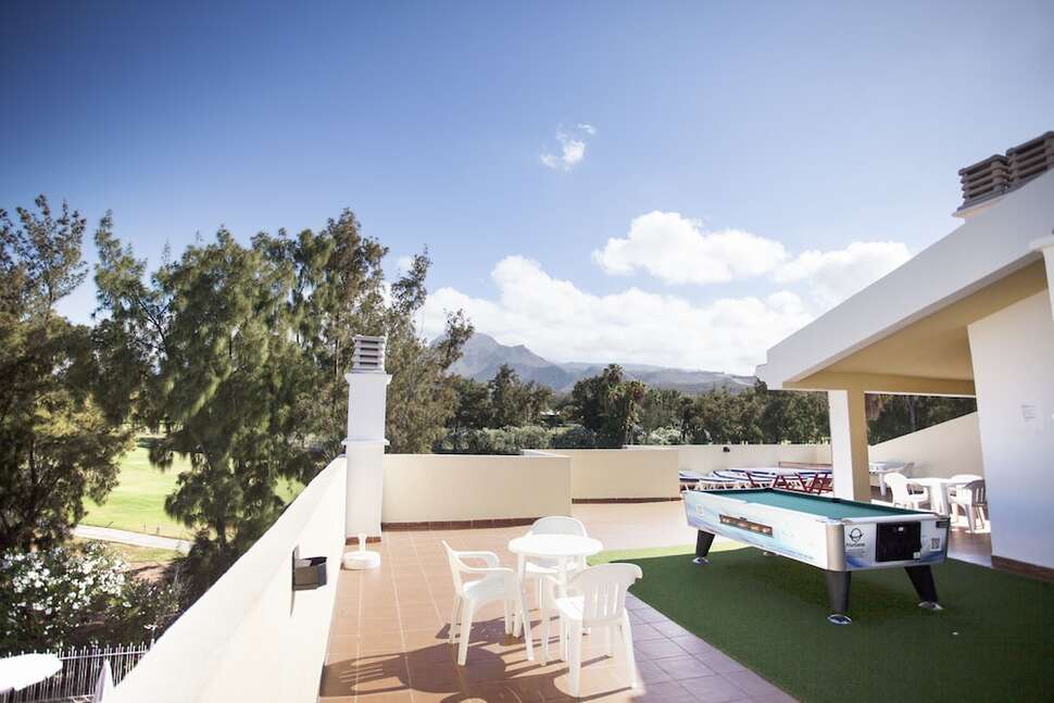Een foto van het terras bij Coral Hotel Compostela Beach Golf Club