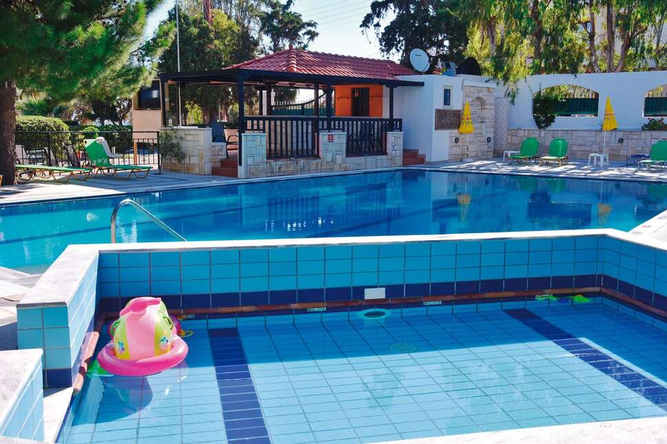 Een foto van het zwembad bij Club Lyda Hotel