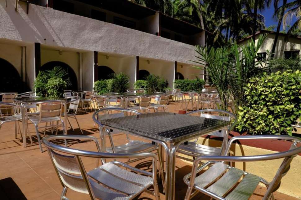 Een foto van het terras bij Badala Park Hotel