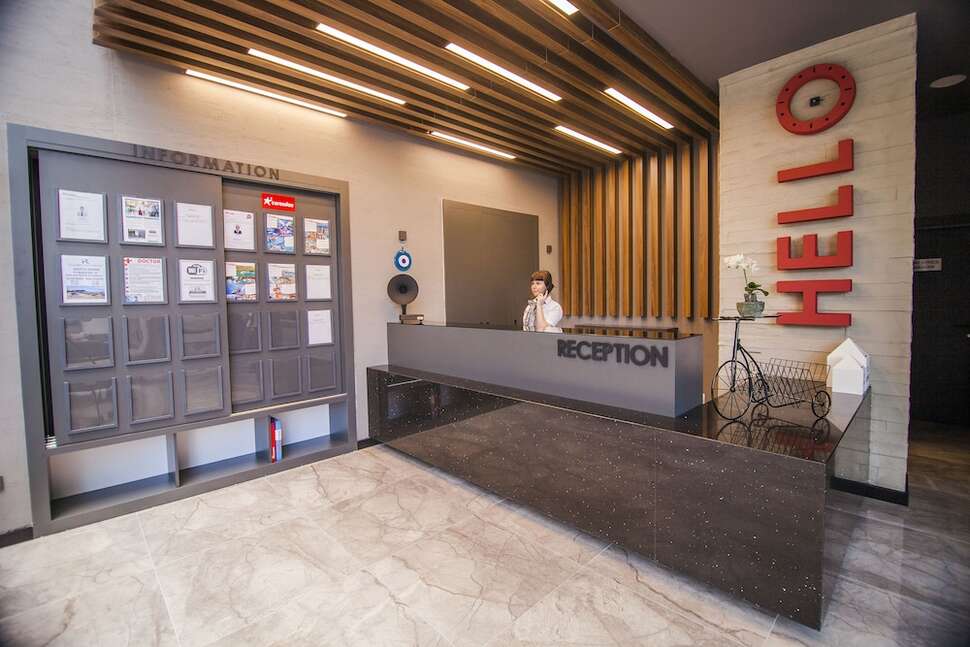 Een foto van het interieur van Ramira City Hotel