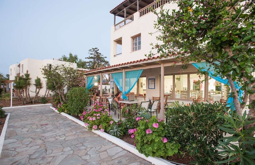 Ein Foto von der Außenansicht des Panorama Seaview Apartments