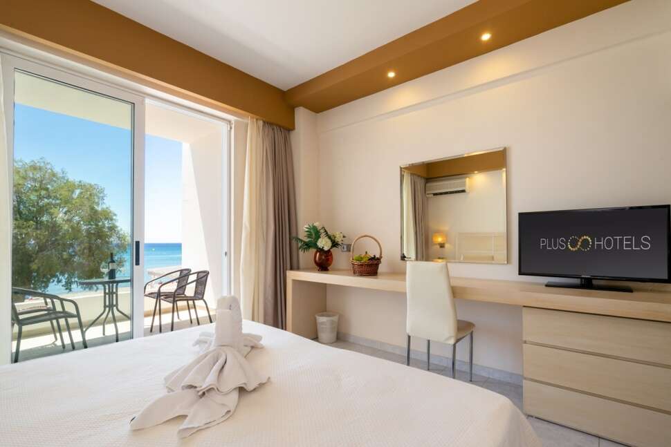 Een foto van Kamari Plus Hotel