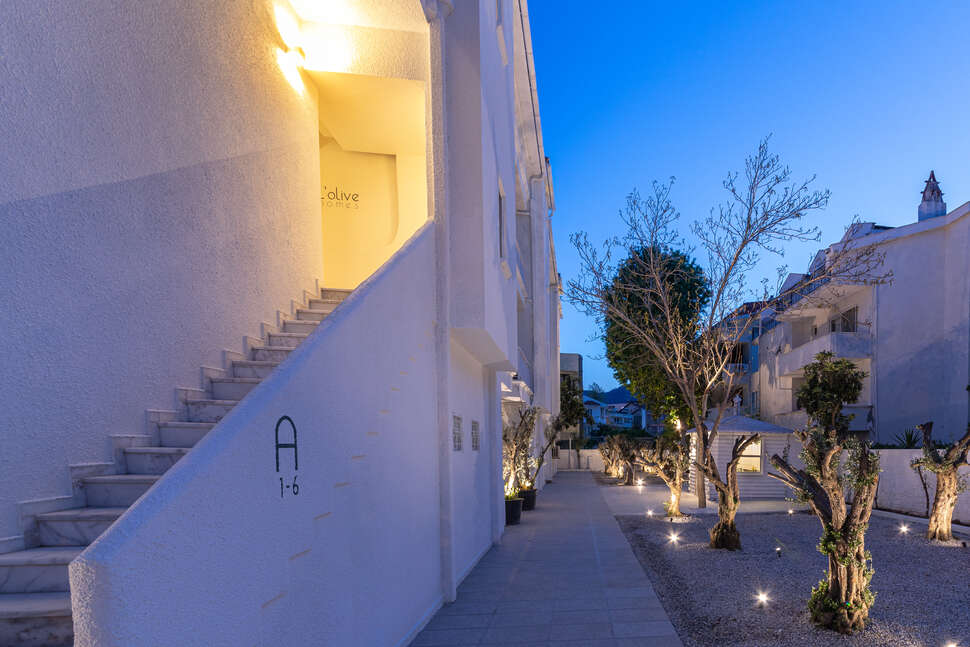 Ein Foto von der Außenansicht des L'Olive Homes