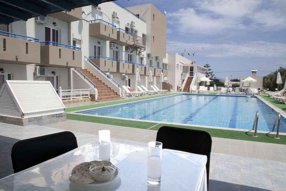 Een foto van het zwembad bij Athinoula Hotel