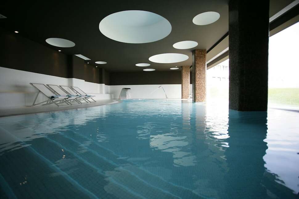 Ein Foto vom Pool im Memmo Baleeira Hotel