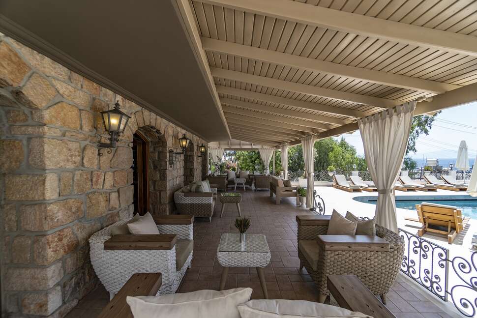 Een foto van het terras bij Manzara Boutique Hotel