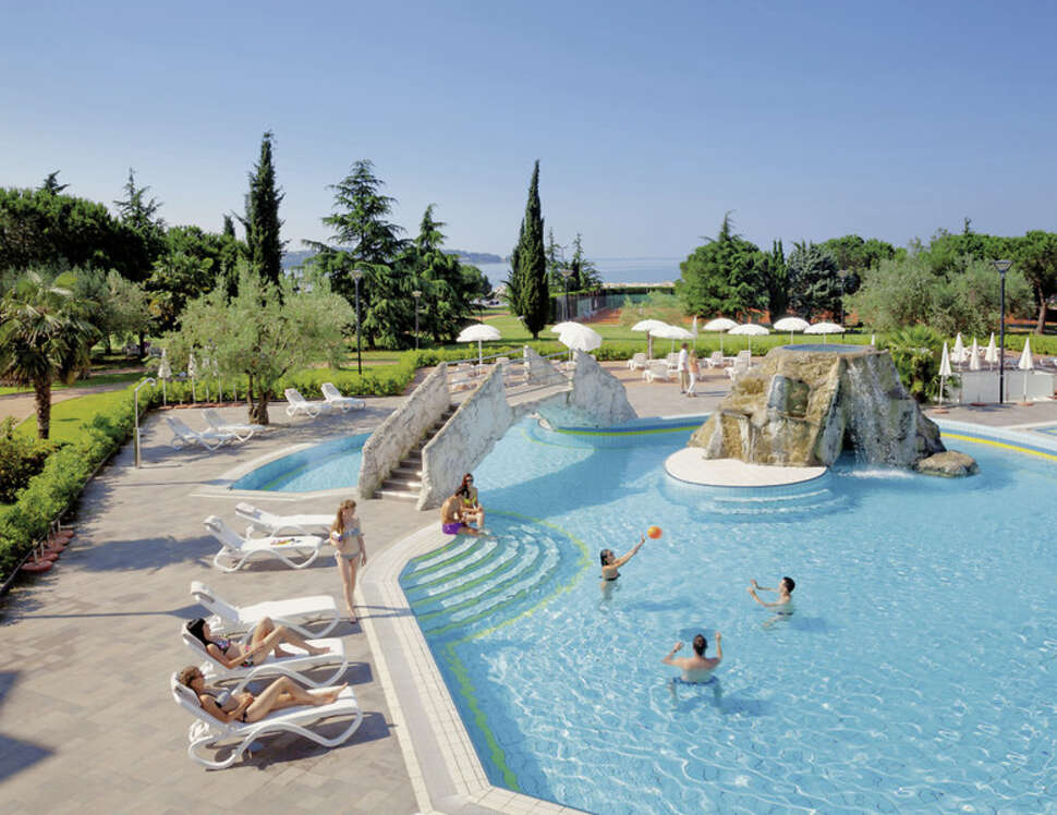 Ein Foto vom Pool im Aminess Vival Maestral Hotel