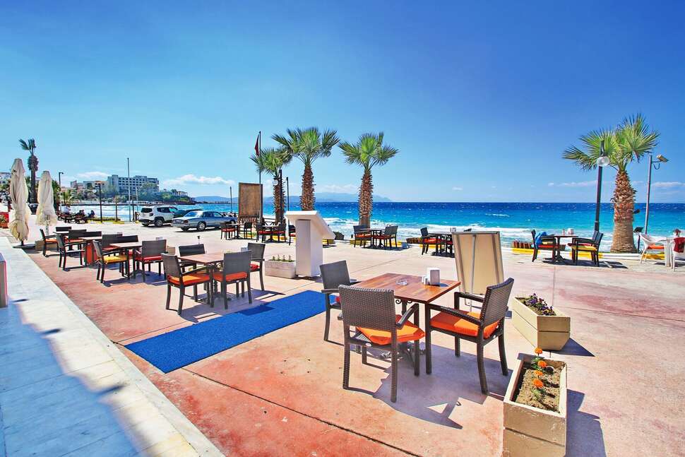 Een foto van het terras bij Jura Hotels Ada Beach