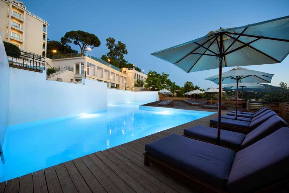 Ein Foto vom Pool im The Royal Grand Hotel