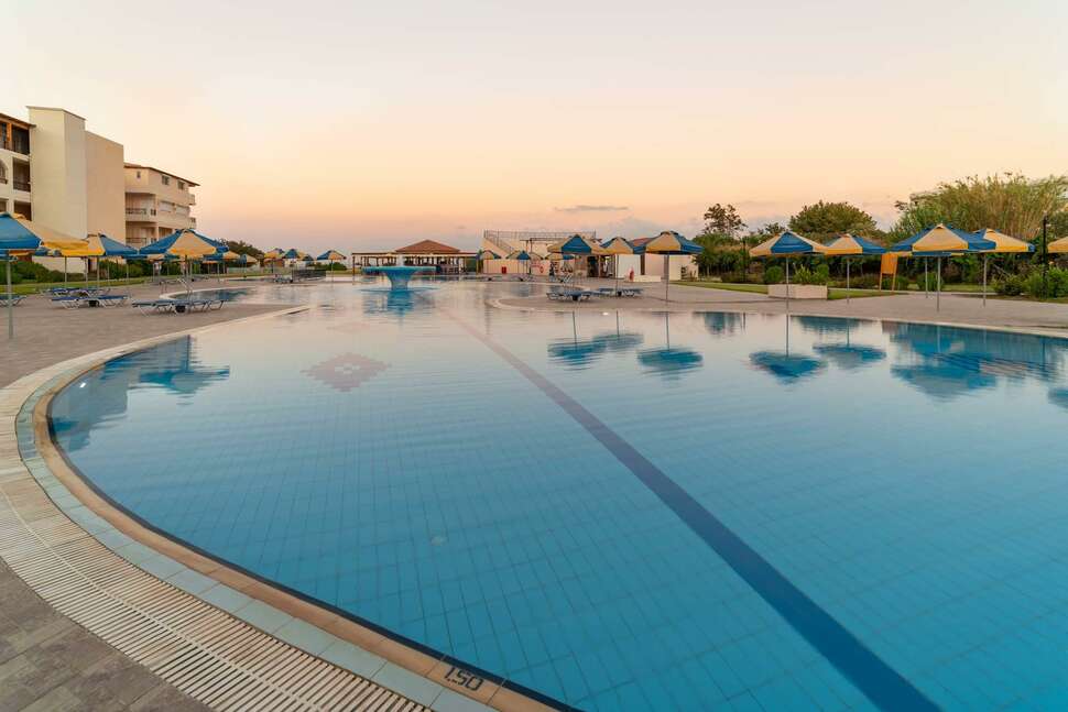 Een foto van het zwembad bij Myrina Beach Hotel