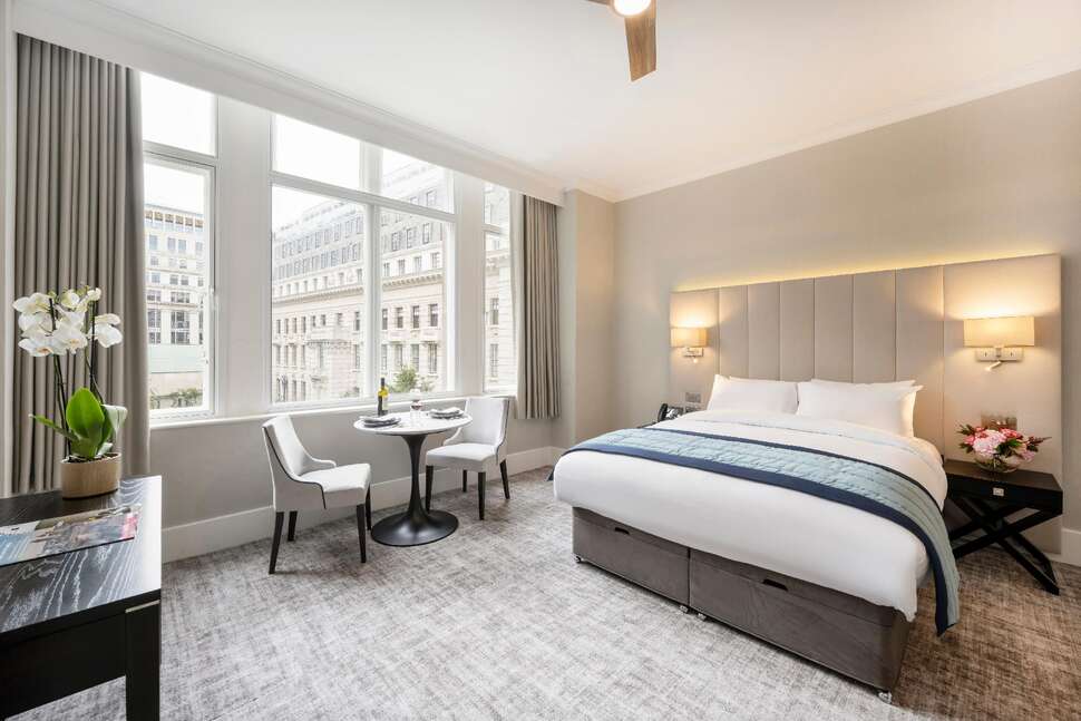 Ein Foto Tower Residences by Blue Orchid