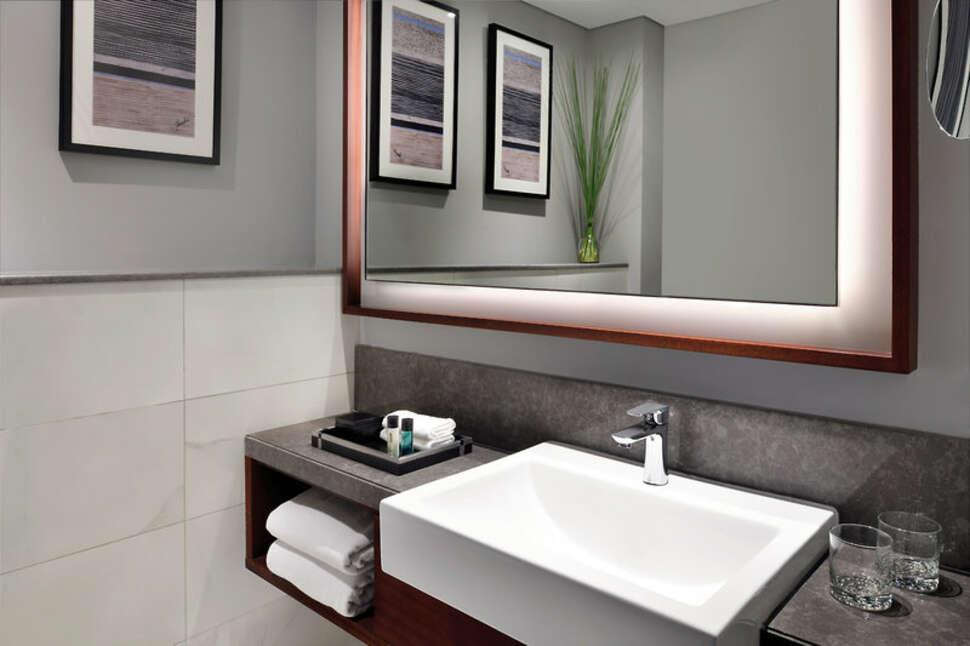Ein Foto Mövenpick Hotel & Apartments Bur Dubai