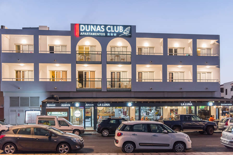 Een foto van de buitenkant van Appartementen Dunas Club