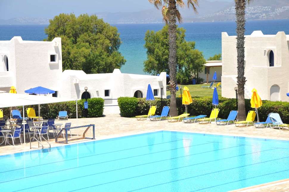 Ein Foto vom Pool im Aeolos Beach Hotel