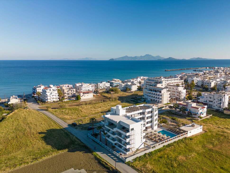 Een foto van de buitenkant van Nicolas Grand Suites