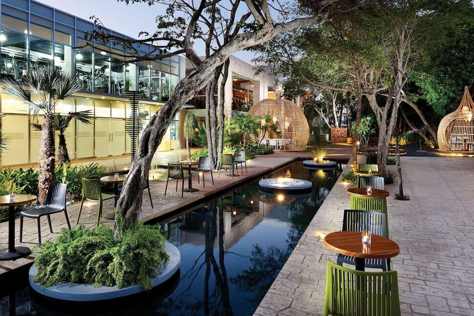 Een foto van The Fives Beach Hotel & Residences